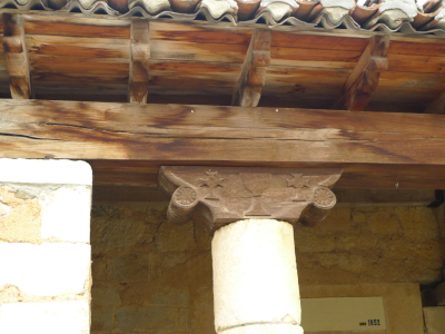 Capitel de madera en la iglesia de San Vicente en Cubillo de Castrejón