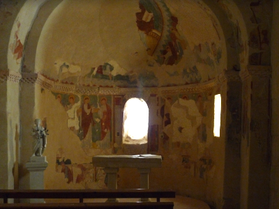 Interior de la ermita de San Pelayo de Perazancas